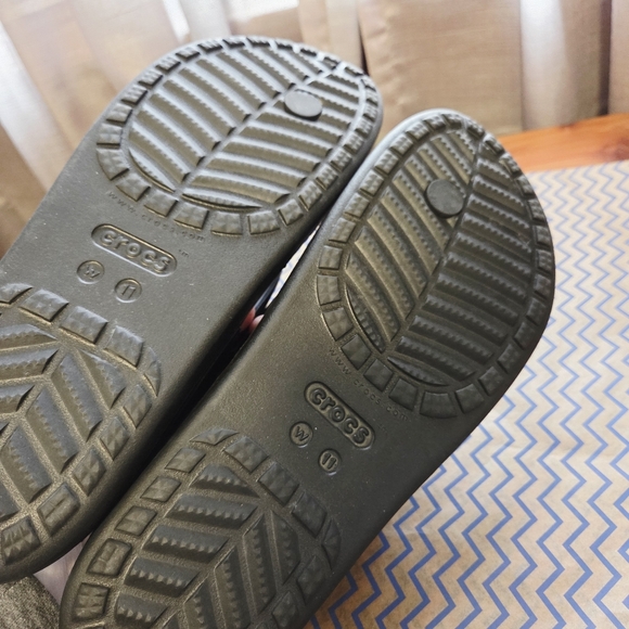 crocs iconic comfort sloan shine thong sandals 11 - Picture 5 of 8